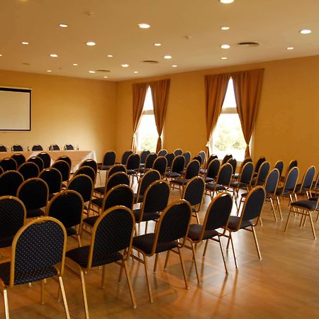 Hotel Howard Johnson Trenque Lauquen Kültér fotó