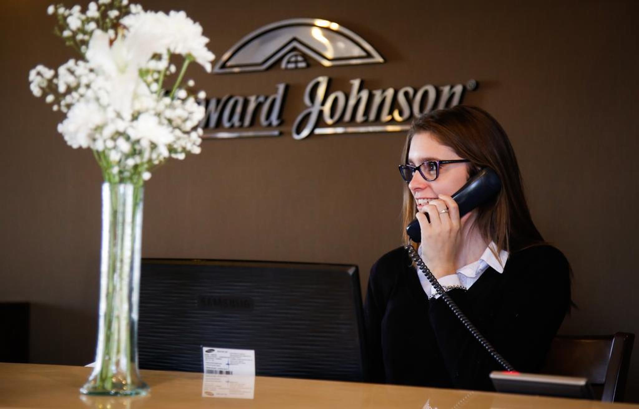 Hotel Howard Johnson Trenque Lauquen Kültér fotó