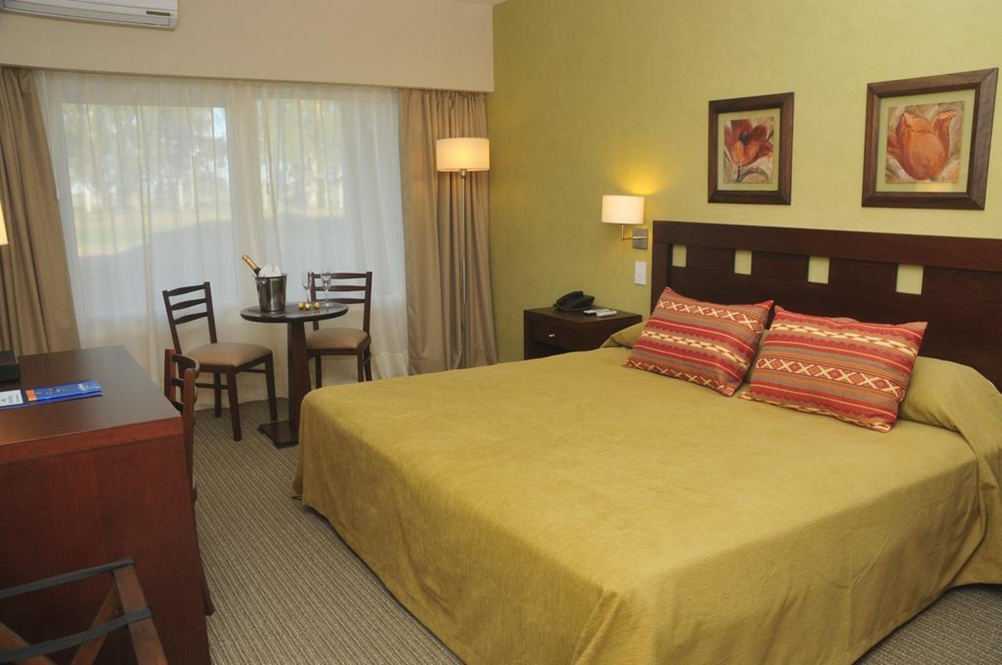 Hotel Howard Johnson Trenque Lauquen Kültér fotó