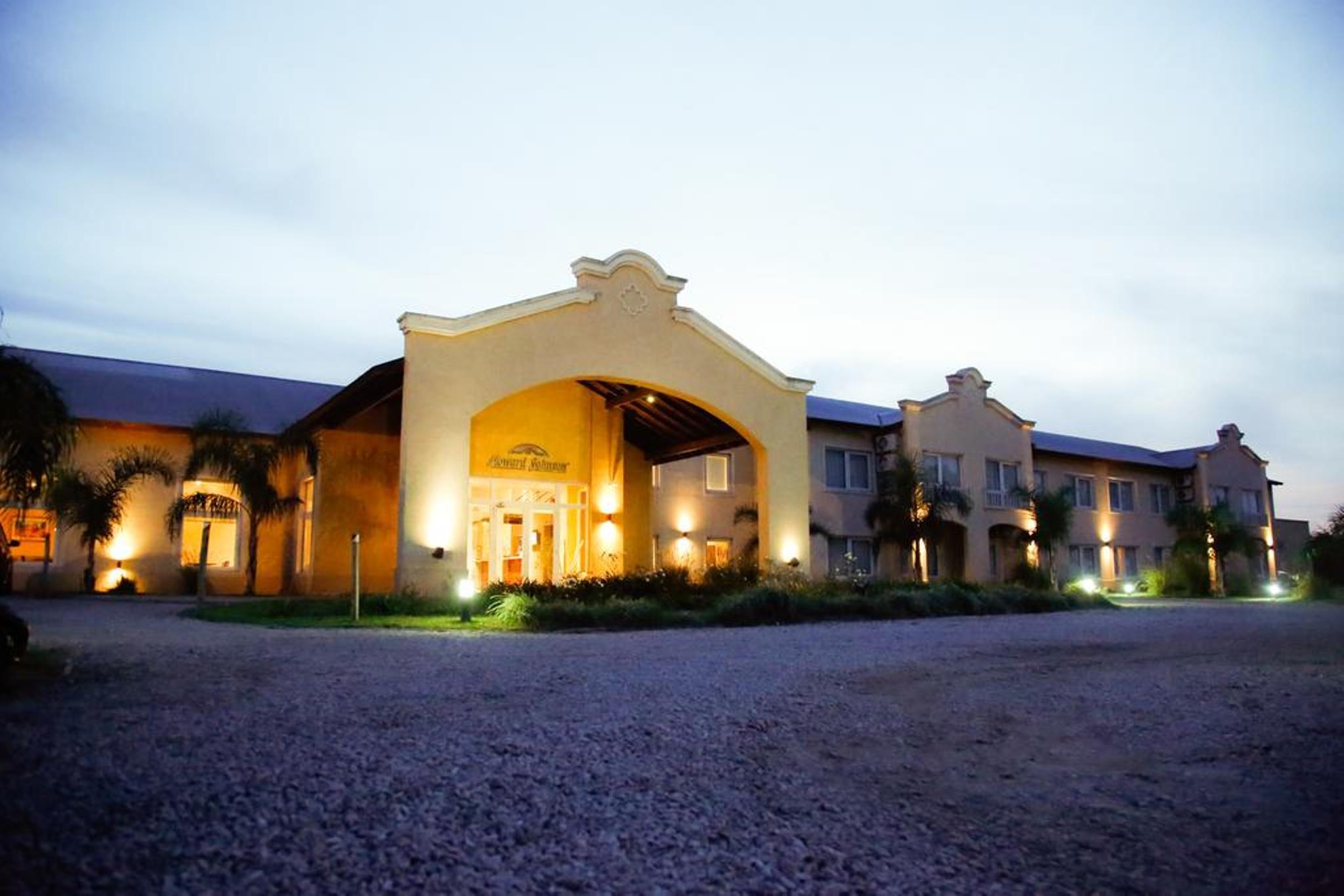 Hotel Howard Johnson Trenque Lauquen Kültér fotó