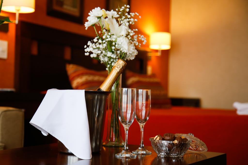Hotel Howard Johnson Trenque Lauquen Kültér fotó